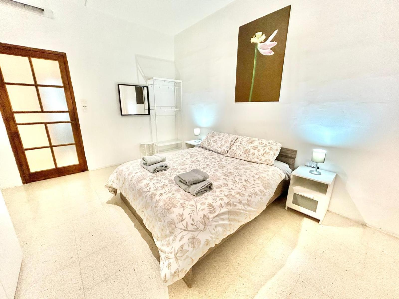St Julians - Balluta Bay Large 3 Bedroom Apartment Sliema Ngoại thất bức ảnh