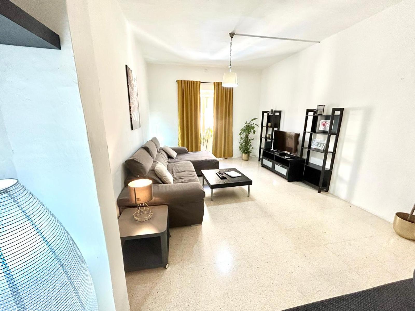 St Julians - Balluta Bay Large 3 Bedroom Apartment Sliema Ngoại thất bức ảnh