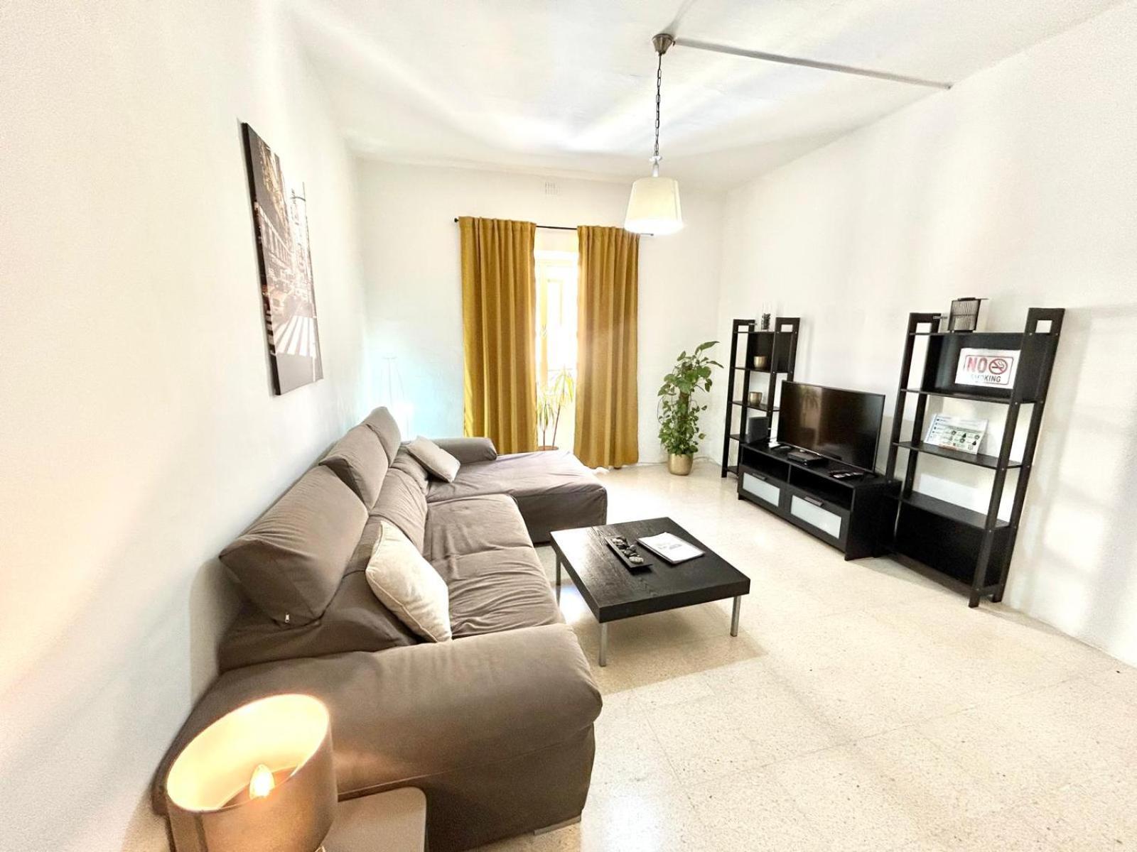St Julians - Balluta Bay Large 3 Bedroom Apartment Sliema Ngoại thất bức ảnh