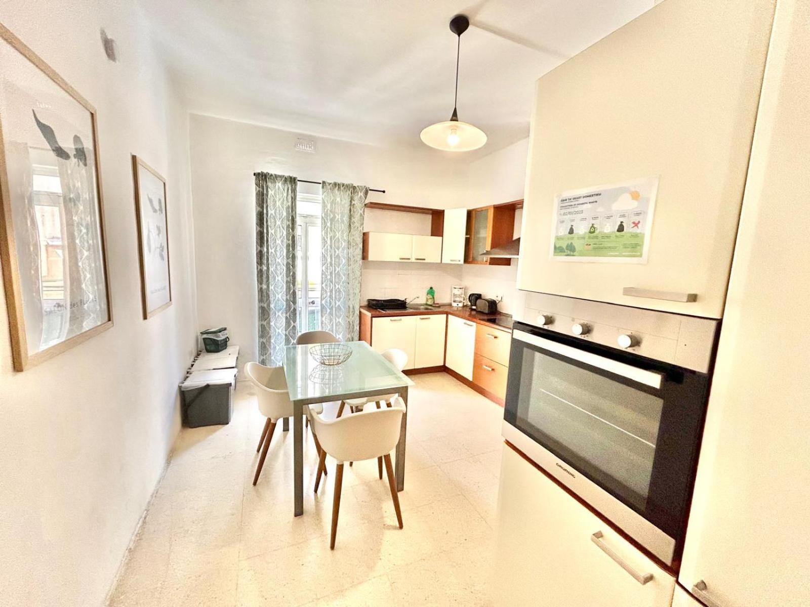St Julians - Balluta Bay Large 3 Bedroom Apartment Sliema Ngoại thất bức ảnh