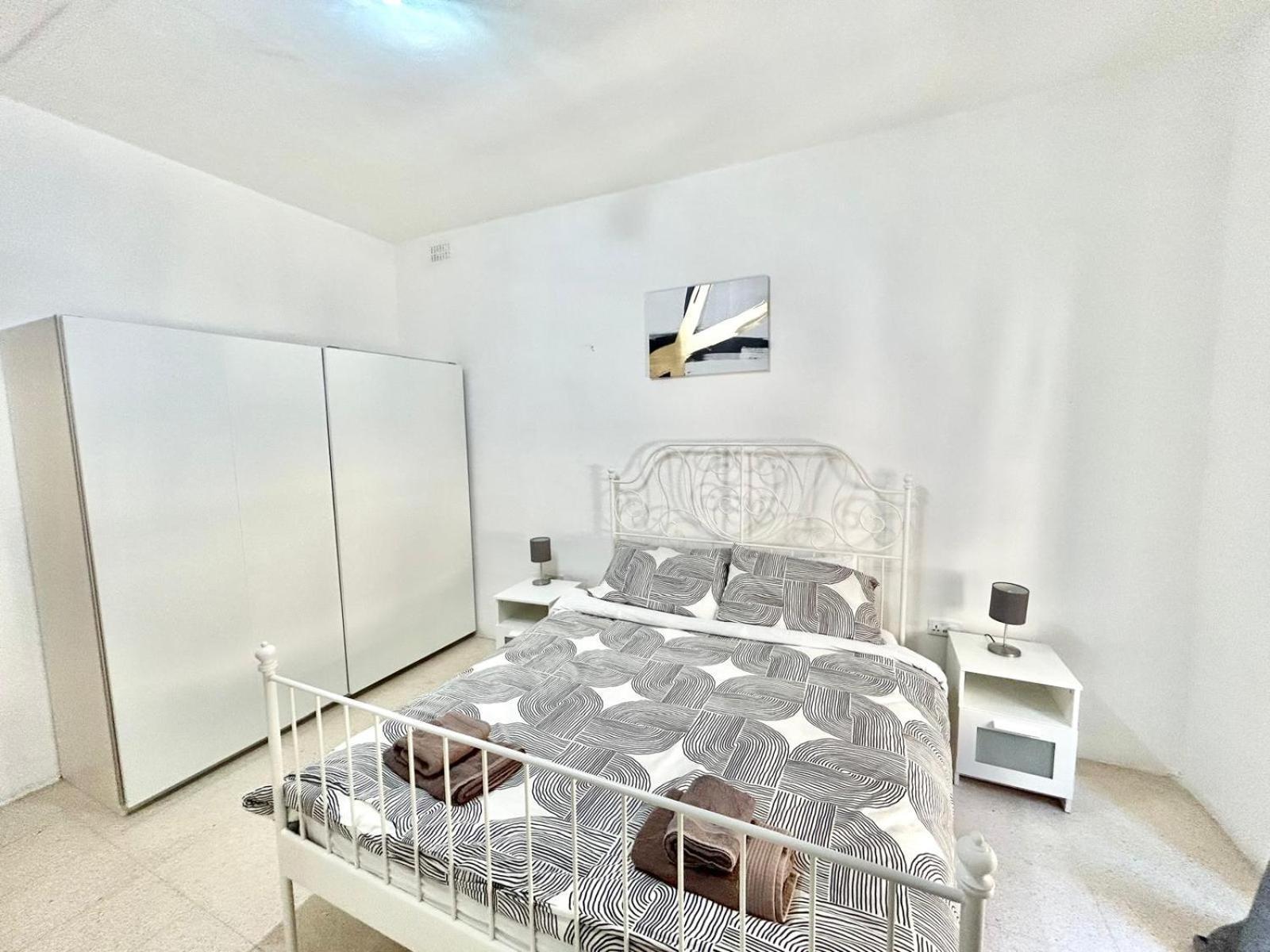 St Julians - Balluta Bay Large 3 Bedroom Apartment Sliema Ngoại thất bức ảnh