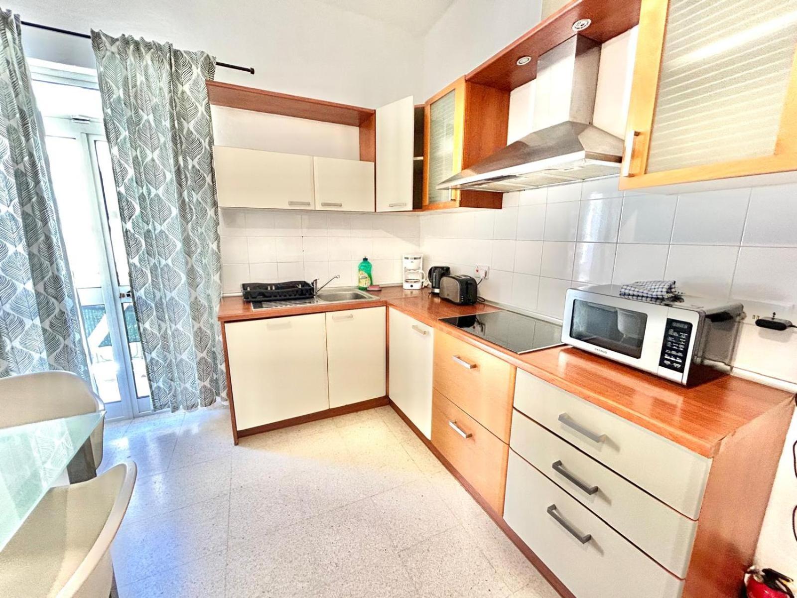 St Julians - Balluta Bay Large 3 Bedroom Apartment Sliema Ngoại thất bức ảnh